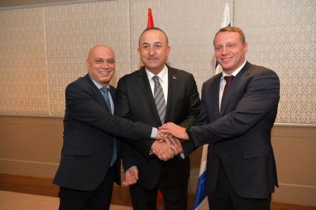 فريج يلتقي وزير الخارجية التركي مولود شاووش اوغلو